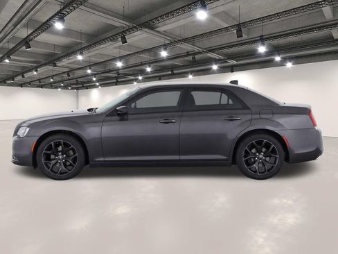 Used 2022 Chrysler 300 S RWD image 6