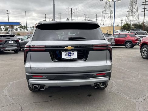 Used 2025 Chevrolet Traverse LT FWD image 31