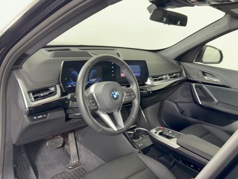 Used 2025 BMW X1 xDrive28i AWD/4WD image 4