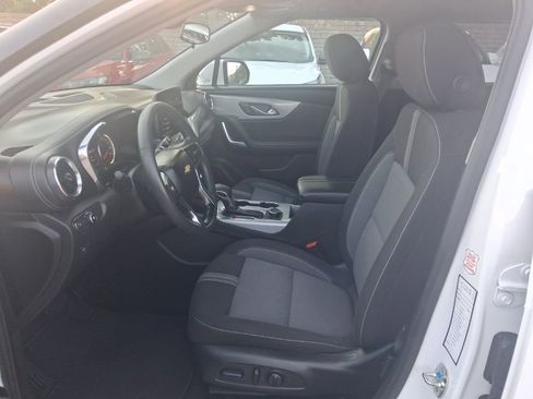 Used 2025 Chevrolet Blazer LT FWD image 4