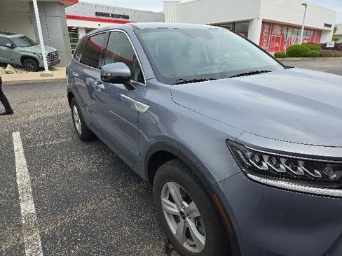 Used 2023 Kia Sorento LX FWD image 15
