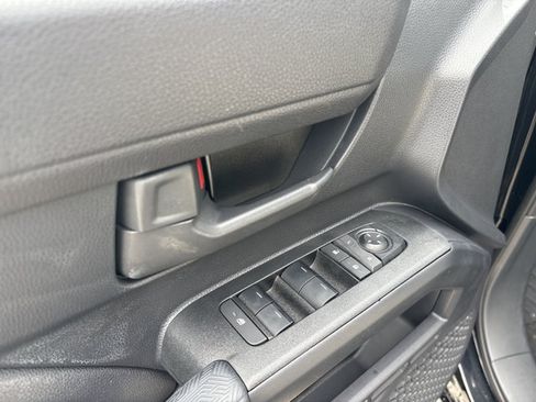 Used 2025 Toyota 4Runner SR5 AWD/4WD image 13