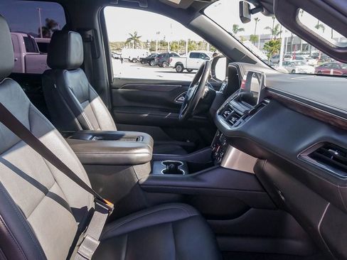 Used 2022 Chevrolet Suburban Z71 w/ Luxury Package image 17