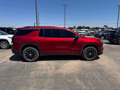 Used 2024 Chevrolet Traverse LT w/ Enhanced Driving Package AWD/4WD image 3