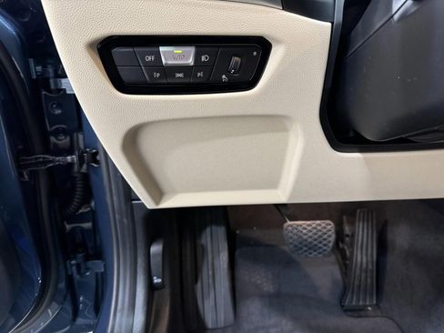 Used 2025 BMW 330i xDrive Sedan w/ Convenience Package image 28