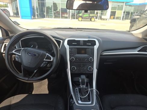 Used 2016 Ford Fusion SE w/ SE Cold Weather Package FWD image 9