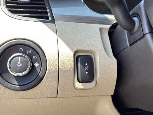 Used 2014 Ford Taurus SEL image 15