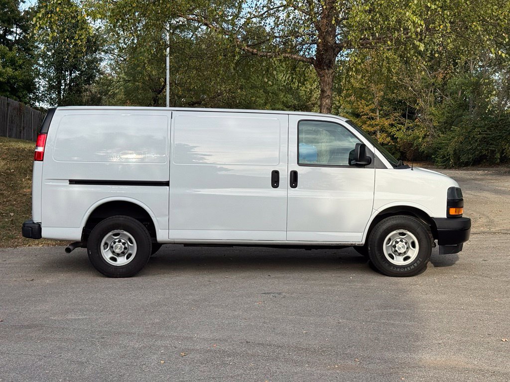 Used 2021 Chevrolet Express 2500 w/ Driver Convenience Package RWD image 4