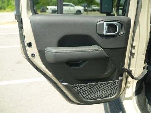 Used 2022 Jeep Wrangler Unlimited Sahara AWD/4WD image 16