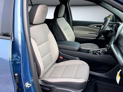 New 2026 Chevrolet Traverse LT w/ LPO, Floor Liner Package image 9