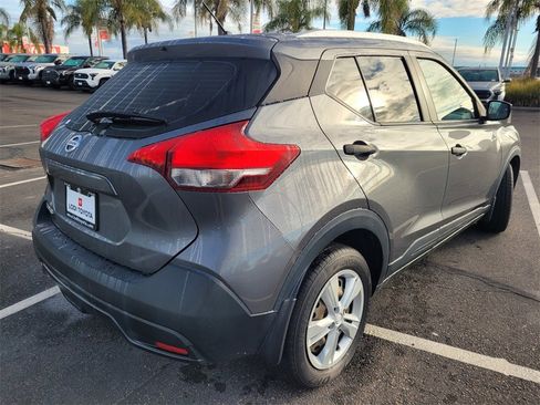 Used 2019 Nissan Kicks S image 4