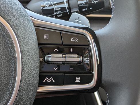 New 2026 Kia Carnival EX FWD image 33