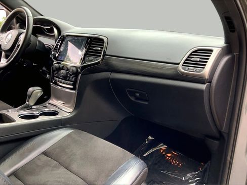 Used 2019 Jeep Grand Cherokee Altitude AWD/4WD image 18