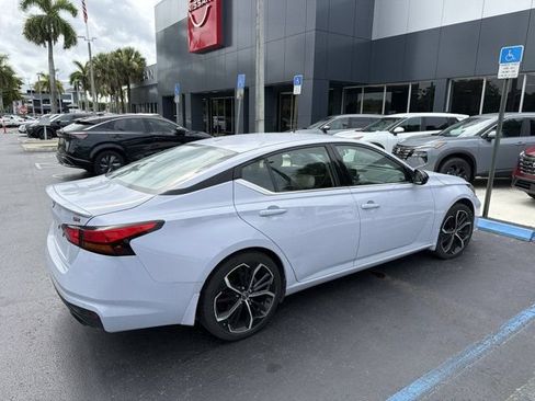 Used 2024 Nissan Altima 2.5 SR FWD image 3