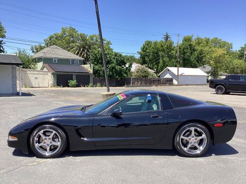 Used 2004 Chevrolet Corvette Coupe w/ Roof Package RWD image 5