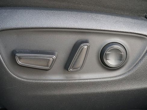 Used 2020 Toyota RAV4 XLE image 19