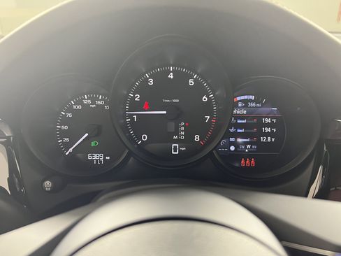 Certified 2026 Porsche Macan AWD/4WD image 18