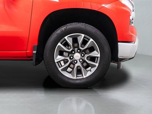 Used 2025 Chevrolet Silverado 1500 LT image 7