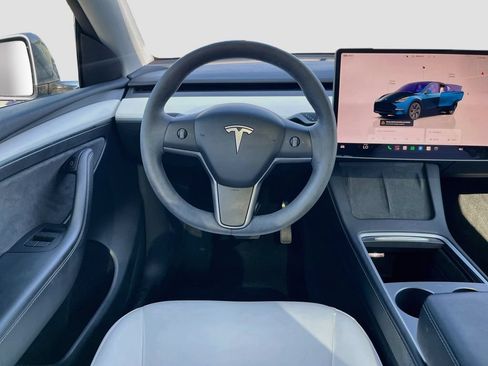 Used 2024 Tesla Model Y Long Range AWD/4WD image 21
