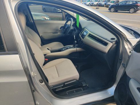 Used 2018 Honda HR-V LX image 16