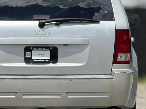 Used 2010 Jeep Grand Cherokee Laredo AWD/4WD image 14