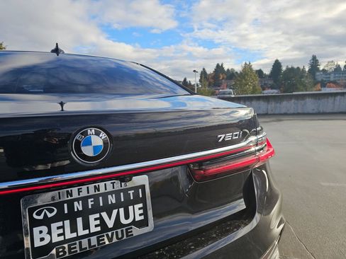 Used 2022 BMW 750i xDrive w/ M Sport Package image 16