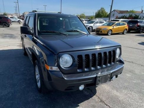 Used 2014 Jeep Patriot Latitude AWD/4WD image 4