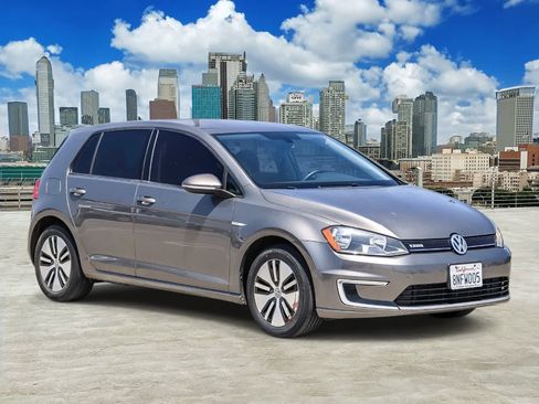 Used 2016 Volkswagen e-Golf SE w/ DC Fast Charging Package FWD image 3