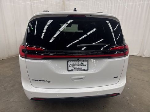 New 2026 Chrysler Pacifica Select w/ S Appearance Package image 28