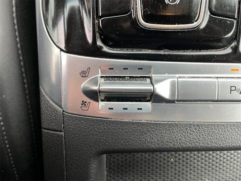 Used 2022 Kia Carnival SX image 25