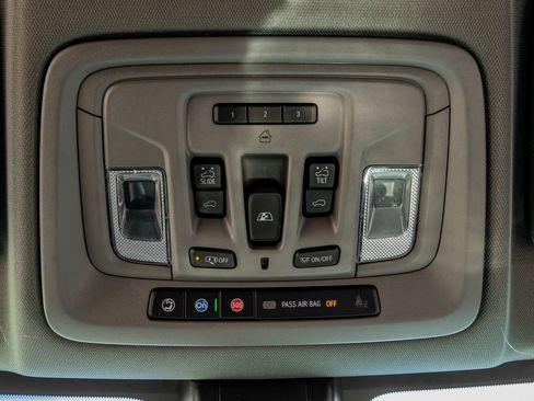 Used 2023 GMC Sierra 3500 Denali w/ Denali Ultimate Package image 28