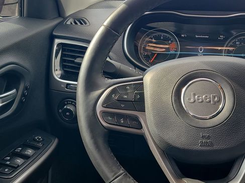 Used 2019 Jeep Cherokee Limited w/ Technology Group FWD image 21