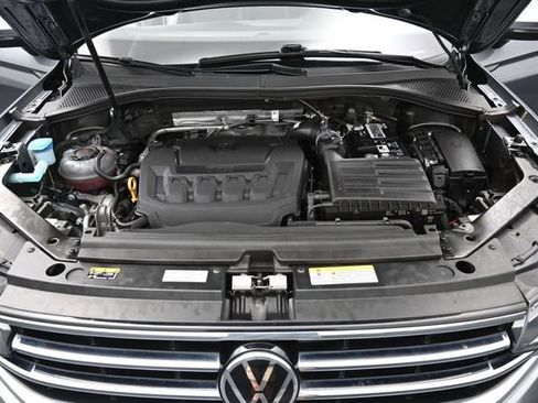 Used 2023 Volkswagen Tiguan SE AWD/4WD image 35