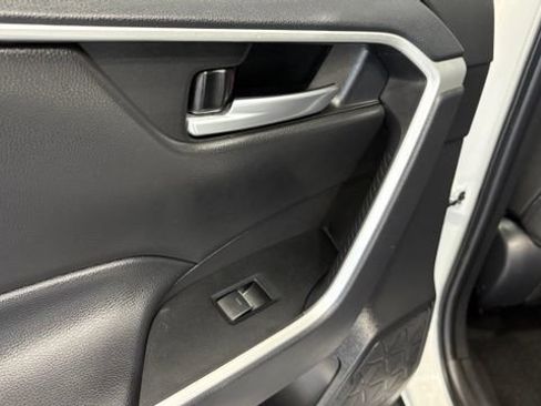Used 2025 Toyota RAV4 XLE FWD image 19