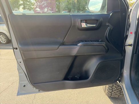 Used 2021 Toyota Tacoma TRD Off-Road image 13