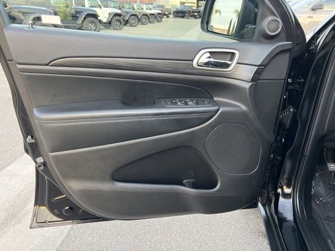 Used 2022 Jeep Grand Cherokee Laredo E image 15