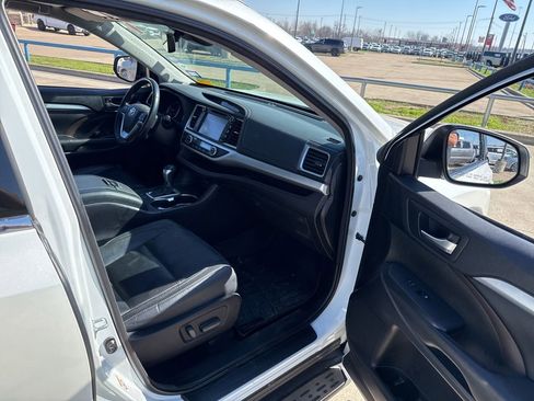 Used 2018 Toyota Highlander XLE image 15