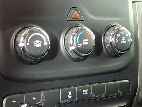 Used 2017 RAM 1500 Express AWD/4WD image 25