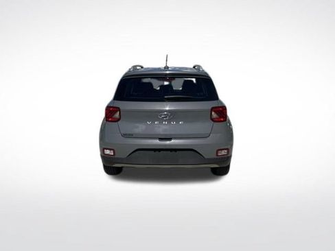 Used 2023 Hyundai Venue SEL FWD image 4