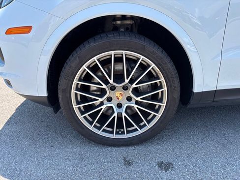 Certified 2023 Porsche Cayenne S Platinum AWD/4WD image 37