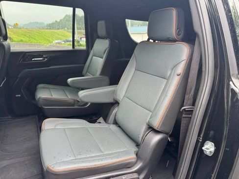 Used 2025 GMC Yukon XL AT4 AWD/4WD image 23