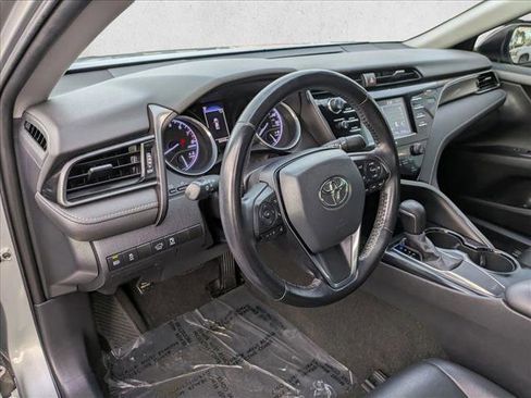 Used 2020 Toyota Camry SE image 10