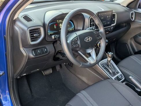 Used 2025 Hyundai Venue SEL image 13