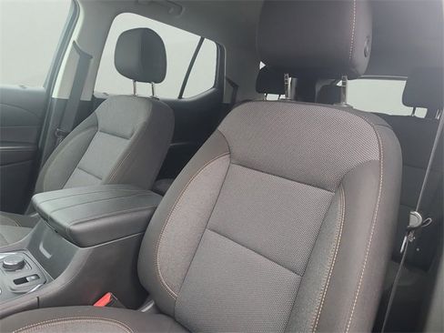 Used 2021 Chevrolet Traverse LS image 18