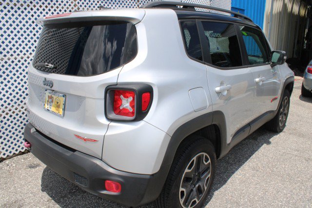 Used 2016 Jeep Renegade Trailhawk w/ Premium Trailhawk Package AWD/4WD image 4