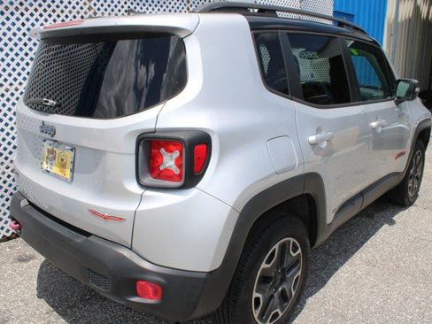 Used 2016 Jeep Renegade Trailhawk w/ Premium Trailhawk Package AWD/4WD image 4