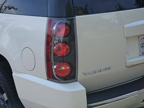 Used 2013 GMC Yukon Denali AWD/4WD image 39