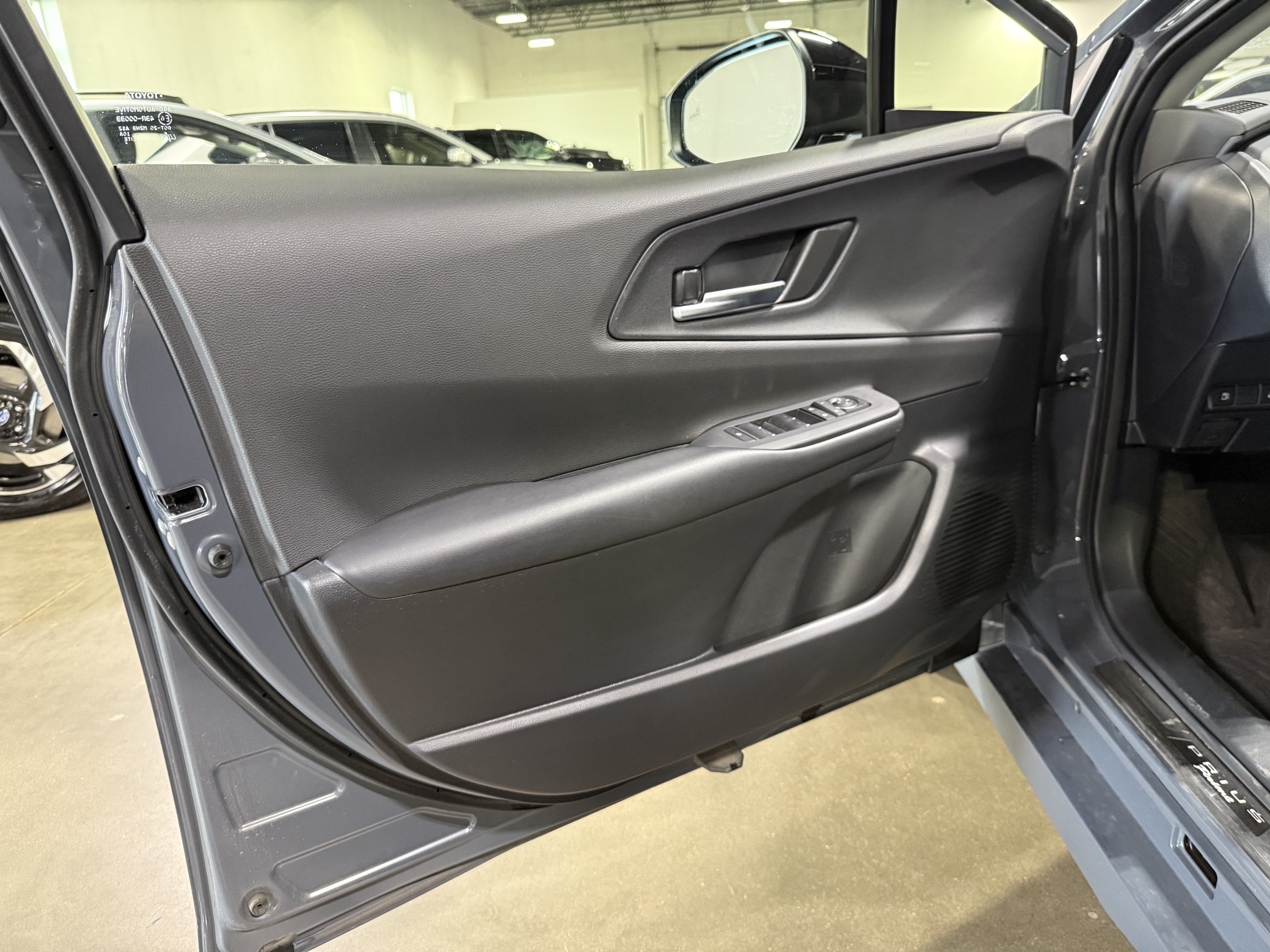 Used 2024 Toyota Prius Prime FWD image 13
