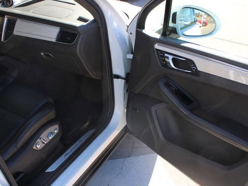Used 2016 Porsche Macan S image 10