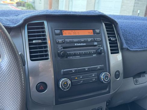 Used 2012 Nissan Frontier SL w/ Moonroof Pkg AWD/4WD image 25